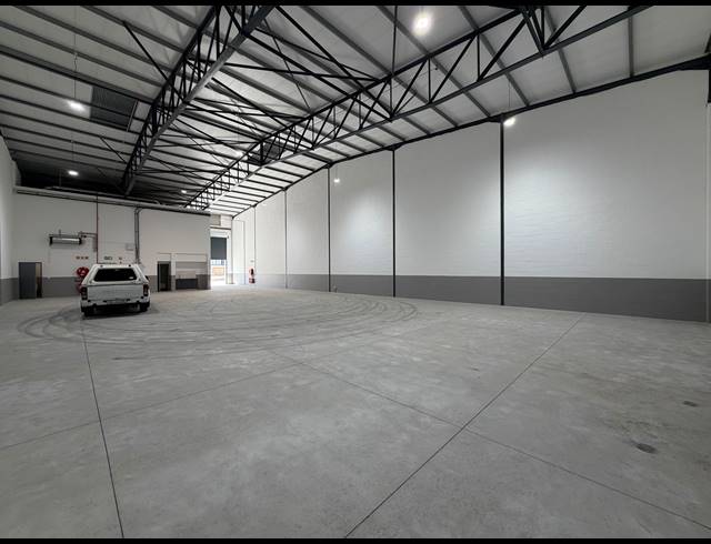 565M² WAREHOUSE TO LET IN STIKLAND INDUSTRIAL
